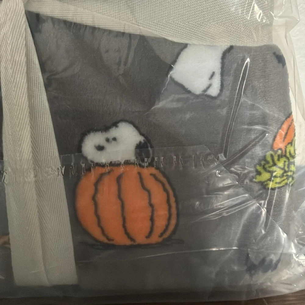 NWT-BERKSHIRE- Peanuts- Snoopy- Halloween- Gray VelvetSoft Blanket 55x70 👻🎃🦇